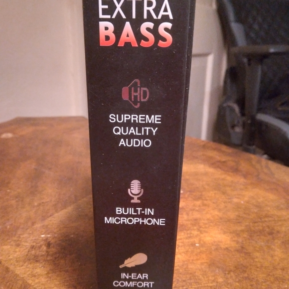 Extra Bass wireless magnetic earbuds - Picture 3 of 3